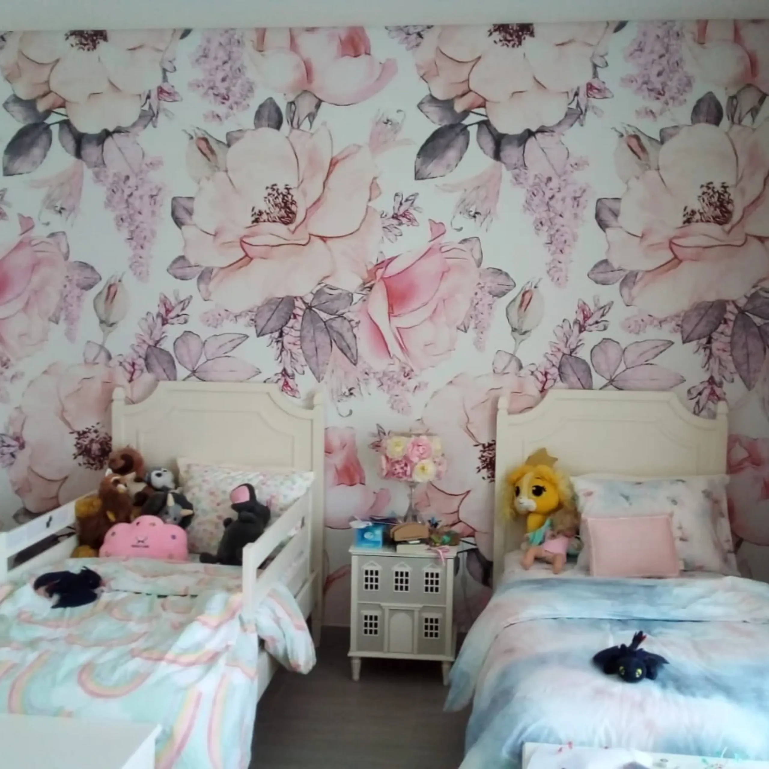 Luxury feature wallpaper project completed in a Dubai home